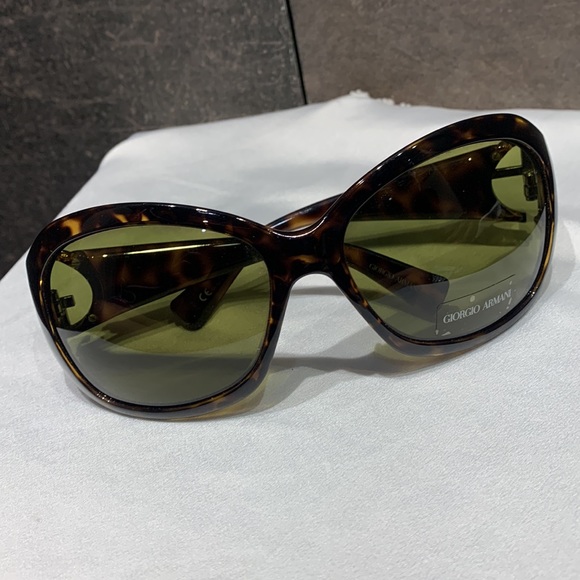 Authentic Giorgio Armani Oversized Tortoise sunglasses - Picture 6 of 6